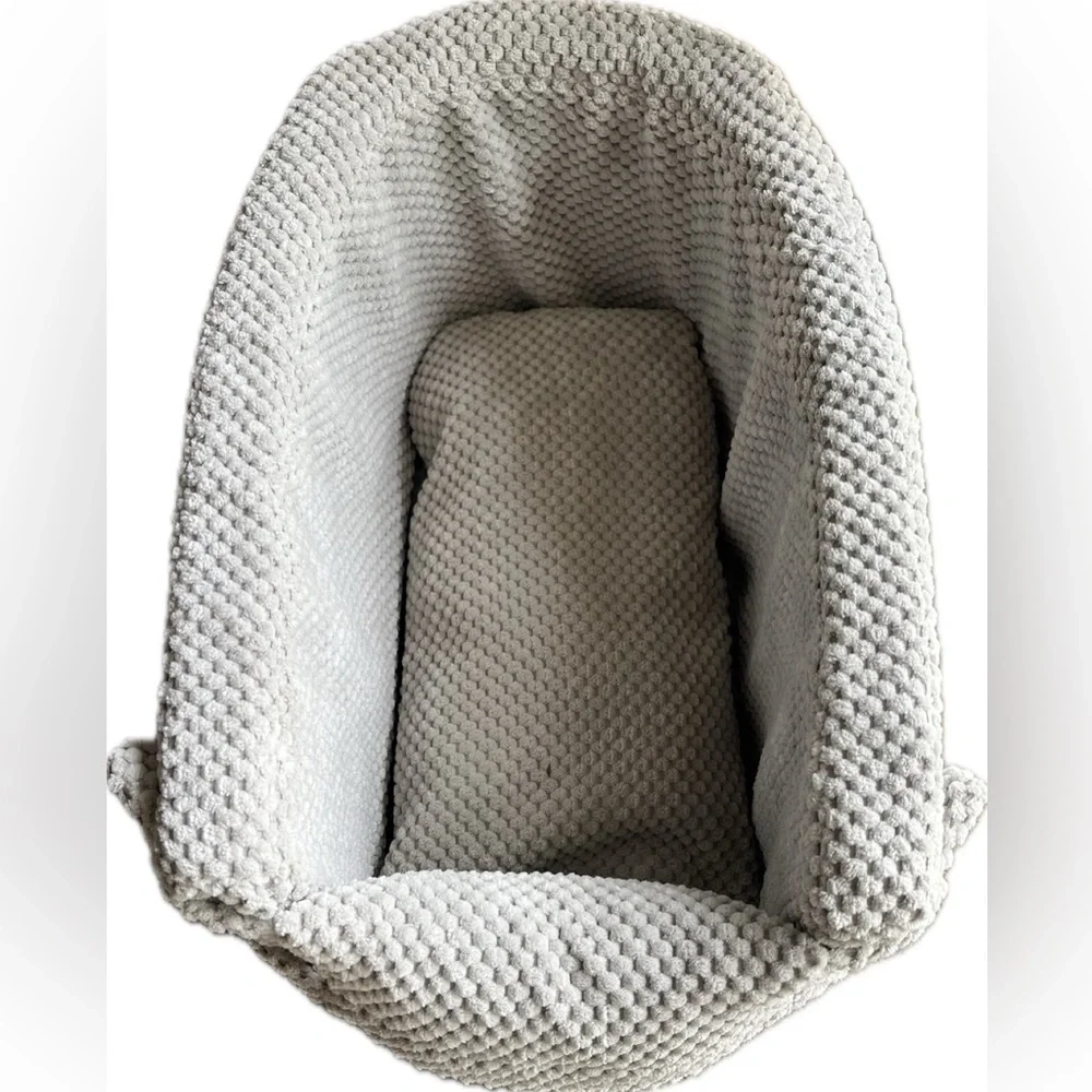 Grey pet car seat for middle counsel